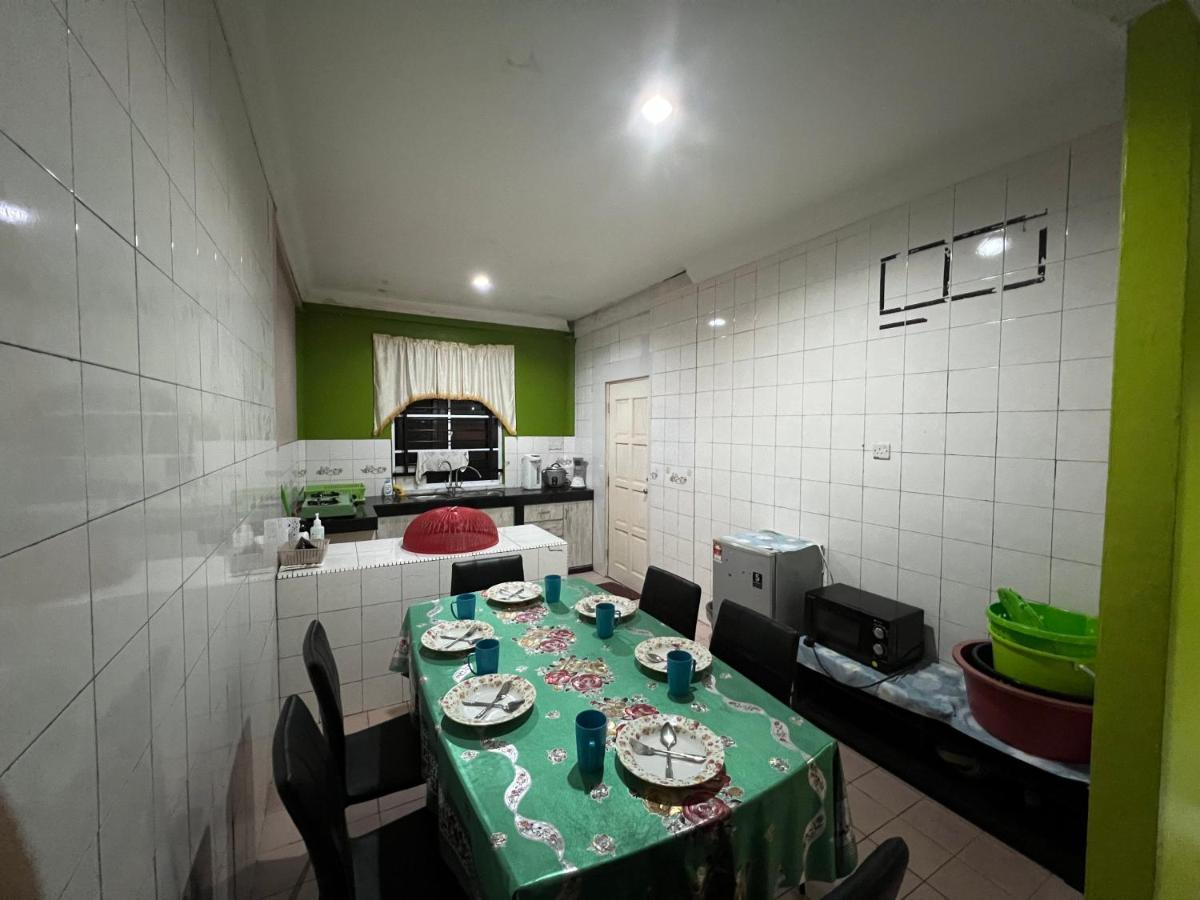 Hanif Homestay Kuching Ngoại thất bức ảnh